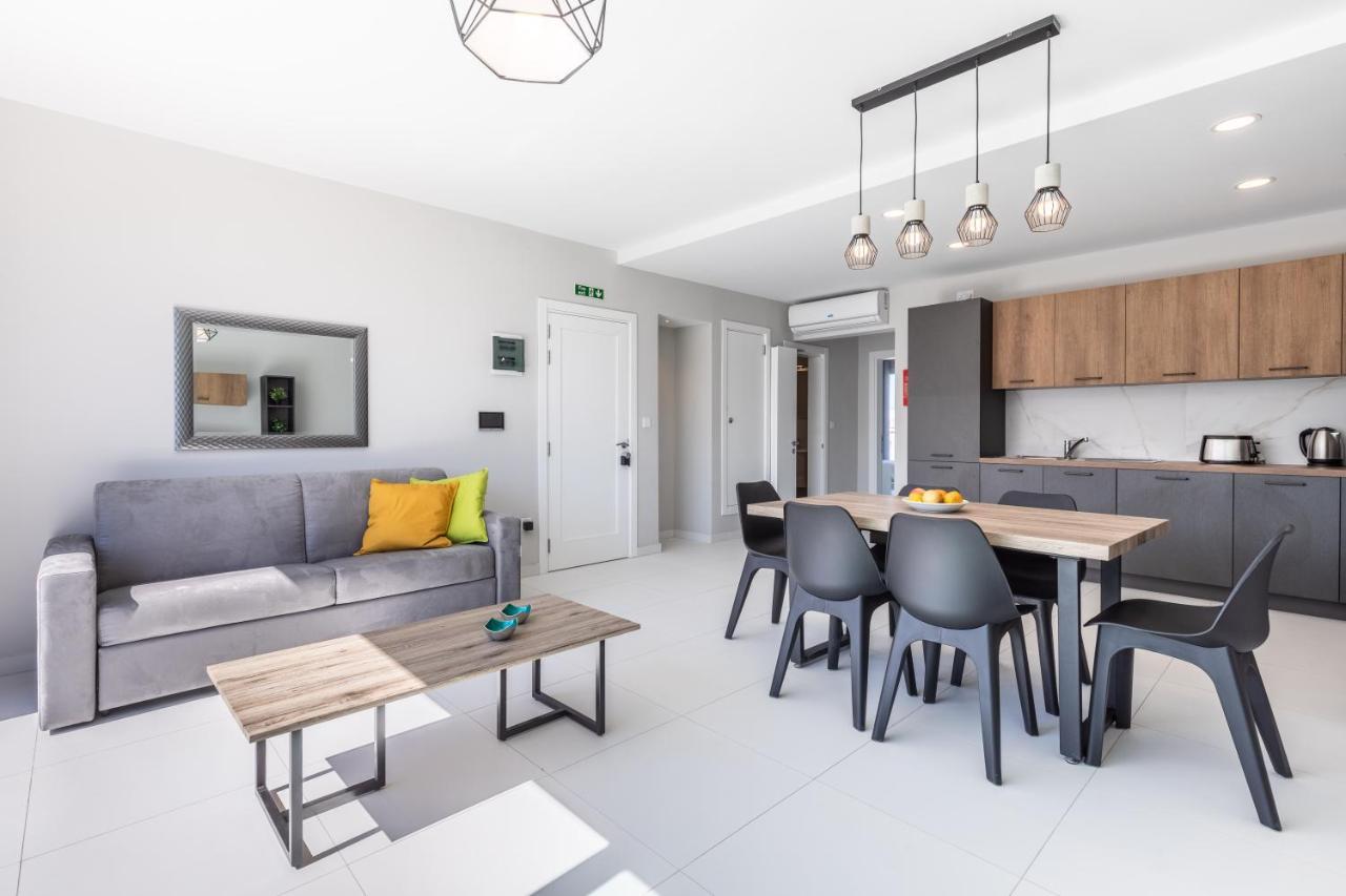 Unique Penthouse With Private Heated Jacuzzi, Close To Restaurants And Night Life Is-Swieqi Exterior foto